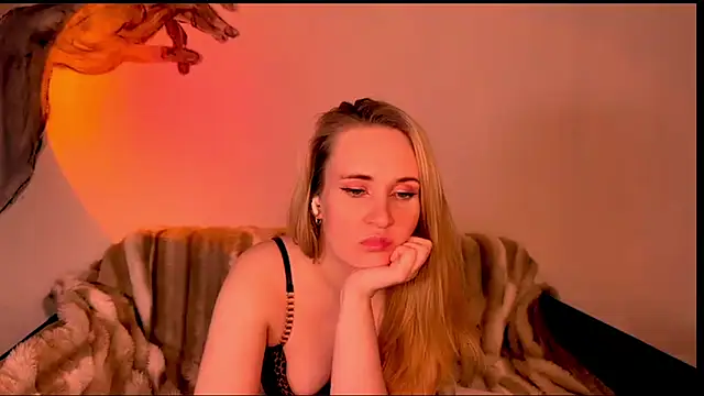 KiraBerht online show from 04/15/26, 09:26