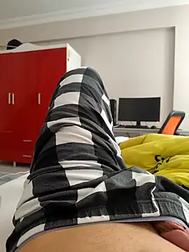 Snapshot of BichromeNonmetal chatting on 02/18/26, 07:39 BichromeNonmetal online show from 02/18/26, 07:39