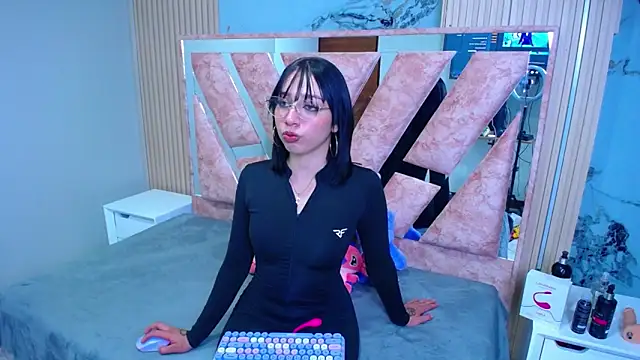 Niina Sissy online show from 12/18/25, 06:29