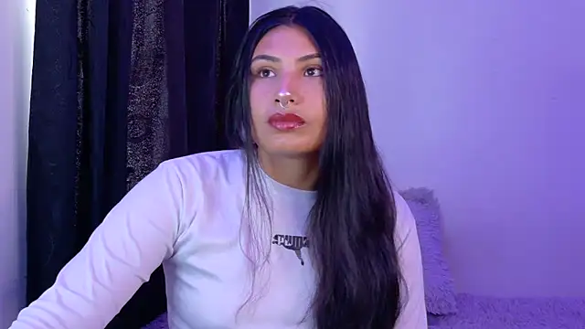 Snapshot of Linda_andrew chatting on 05/27/26, 03:52 Linda andrew online show from 05/27/26, 03:52