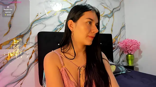 RoxanaBorns  online show from 07/06/26, 09:16