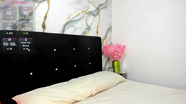 RoxanaBorns  online show from 08/03/26, 11:38