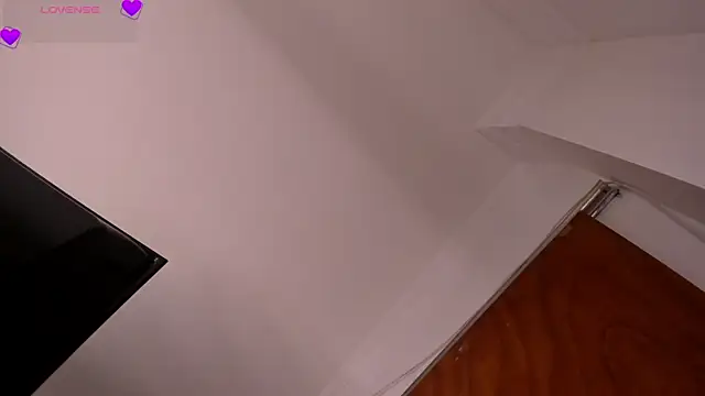 RoxanaBorns  online show from 12/13/25, 08:04