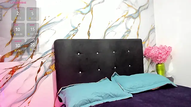 RoxanaBorns  online show from 08/04/26, 03:05
