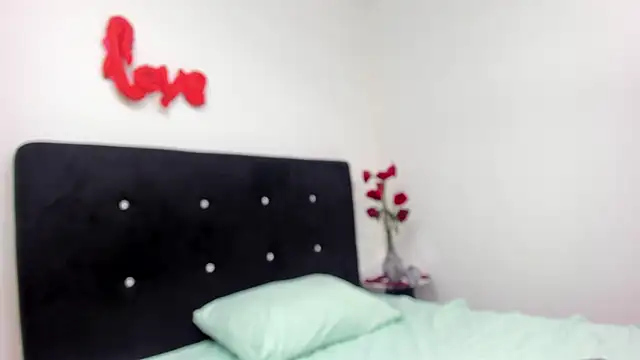 RoxanaBorns  online show from 02/15/26, 04:35