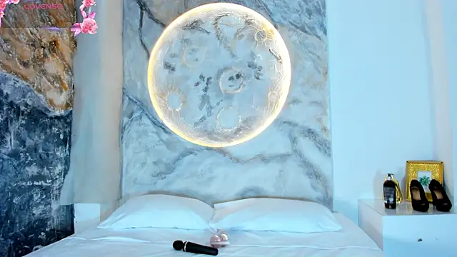 RoxanaBorns  online show from 10/30/25, 12:25