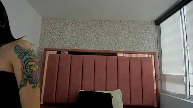 Hanna Lee   online show from 09/11/25, 08:20