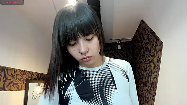 Hanna Lee   online show from 09/13/25, 07:58