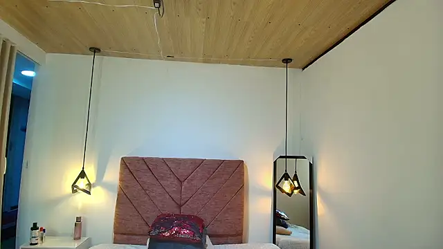 Snapshot of Hanna_Lee__ chatting on 02/14/26, 10:10 Hanna Lee online show from 02/14/26, 10:10