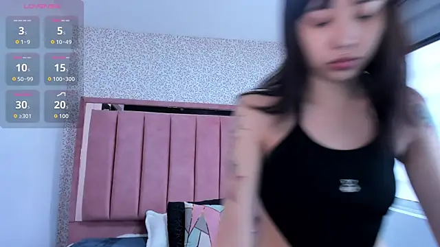 Snapshot of Hanna_Lee__ chatting on 10/23/25, 08:07 Hanna Lee online show from 10/23/25, 08:07