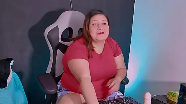 Snapshot of Lizz_Milf chatting on 09/23/25, 04:58 Lizz Milf online show from 09/23/25, 04:58