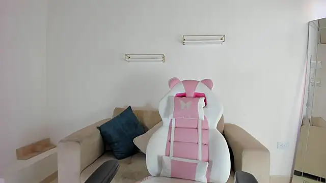 april smiith online show from 10/20/25, 12:17