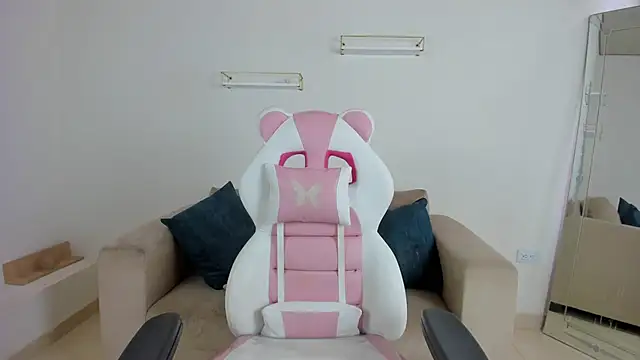 april smiith online show from 11/10/25, 11:59