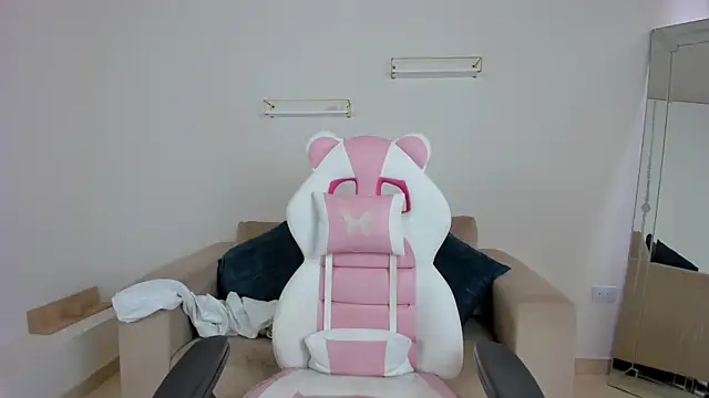 april smiith online show from 11/14/25, 12:09