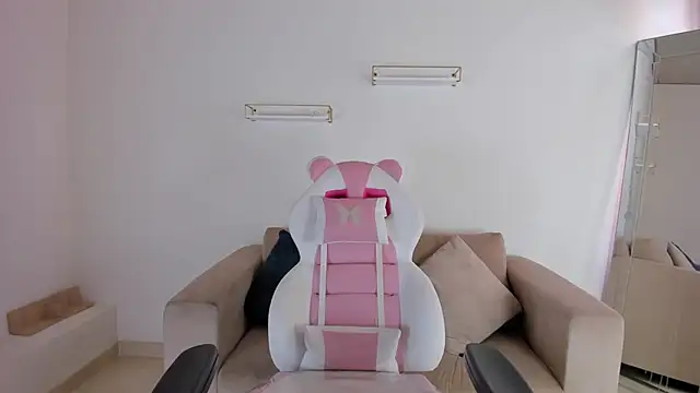 april smiith online show from 10/21/25, 12:26