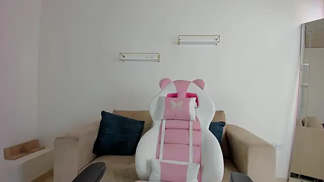 april smiith online show from 11/11/25, 12:11