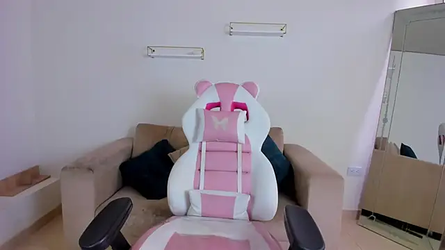 Snapshot of april_smiith chatting on 12/20/25, 12:30 april smiith online show from 12/20/25, 12:30