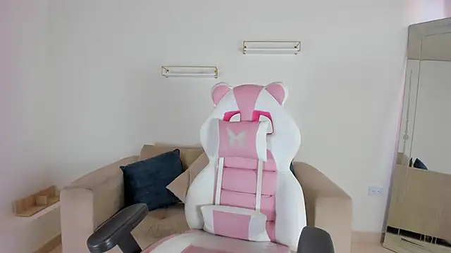 april smiith online show from 10/09/25, 12:17