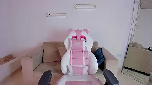 april smiith online show from 10/24/25, 12:15