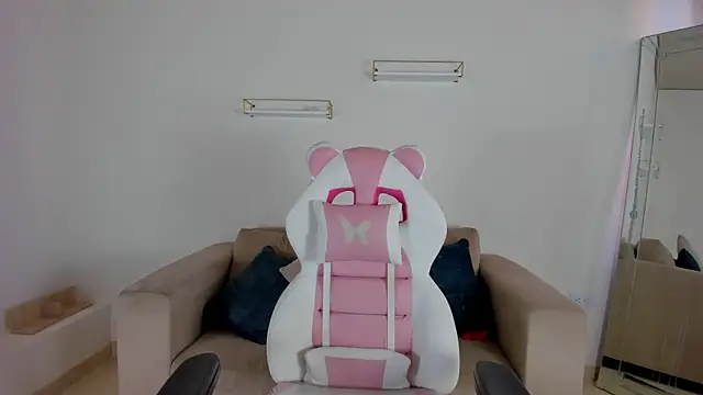 april smiith online show from 10/15/25, 12:13