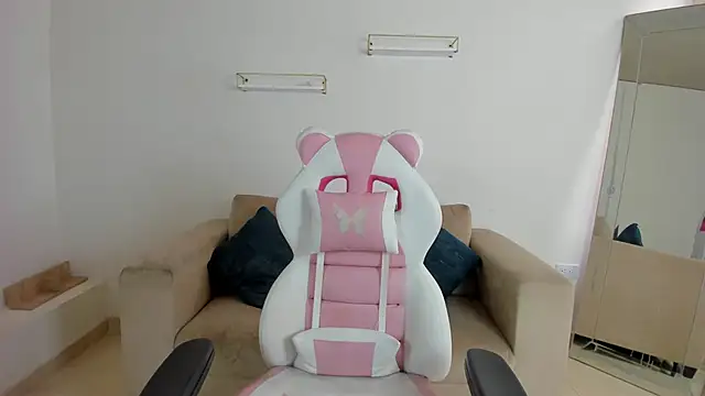 april smiith online show from 11/21/25, 12:26