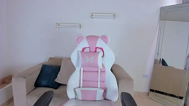 april smiith online show from 10/11/25, 12:17