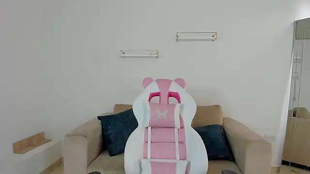 april smiith online show from 11/06/25, 12:20