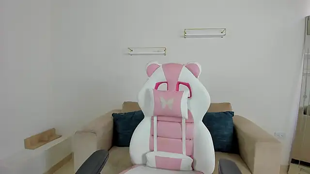 april smiith online show from 11/05/25, 12:19