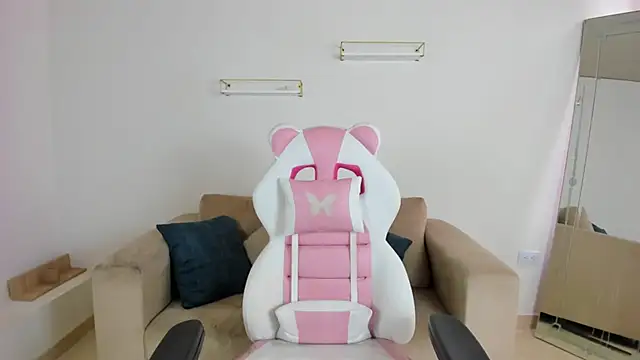 april smiith online show from 12/16/25, 12:20