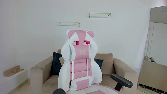 april smiith online show from 12/04/25, 12:59