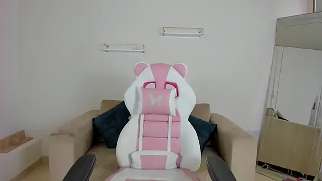 april smiith online show from 11/24/25, 12:27