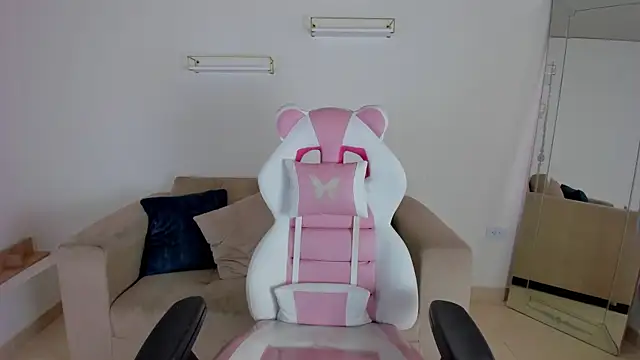 april smiith online show from 09/27/25, 12:22