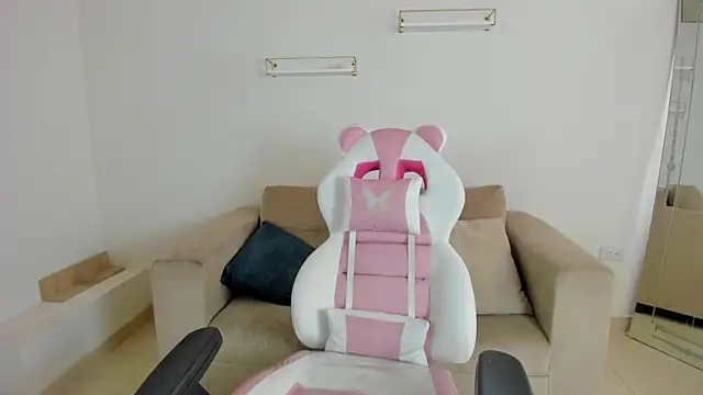 april smiith online show from 10/30/25, 12:14