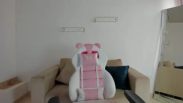 april smiith online show from 10/27/25, 12:17