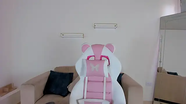 april smiith online show from 09/25/25, 12:22