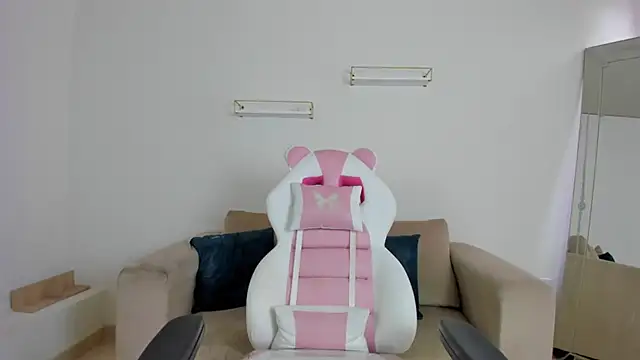 april smiith online show from 11/26/25, 12:16