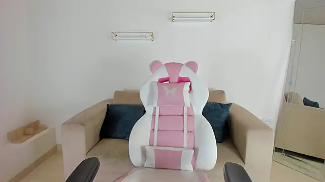 april smiith online show from 10/03/25, 12:17