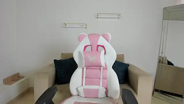 april smiith online show from 02/12/26, 12:16