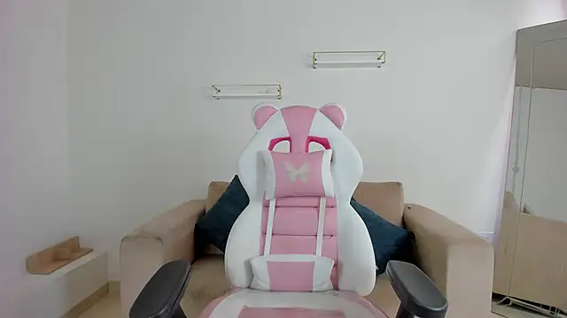 april smiith online show from 11/18/25, 12:19