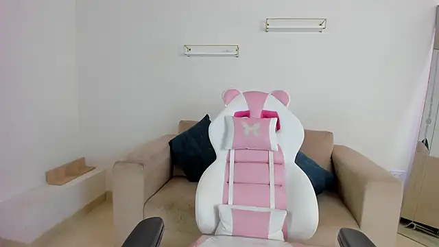 april smiith online show from 11/20/25, 12:17