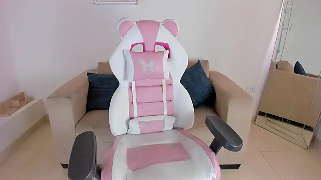 april smiith online show from 10/18/25, 01:02