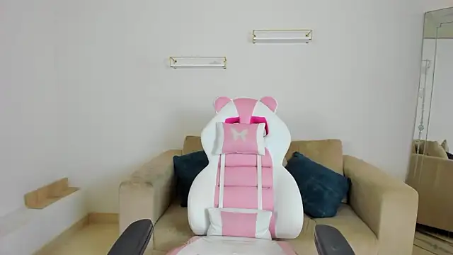 april smiith online show from 02/03/26, 12:21