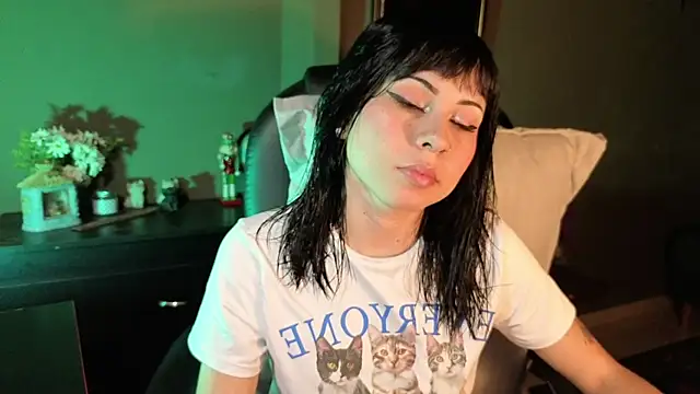 GaiaJoness online show from 12/18/25, 03:05