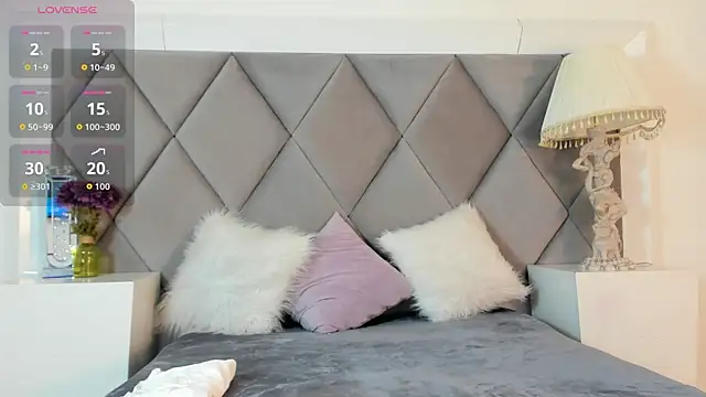 GiadaRizzo online show from 10/25/25, 02:17