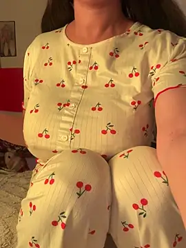 Snapshot of OnlyRima chatting on 11/29/25, 10:37 OnlyRima online show from 11/29/25, 10:37