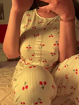 Snapshot of OnlyRima chatting on 11/27/25, 09:48 OnlyRima online show from 11/27/25, 09:48