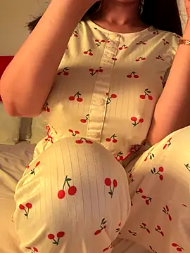 Snapshot of OnlyRima chatting on 11/10/25, 02:44 OnlyRima online show from 11/10/25, 02:44