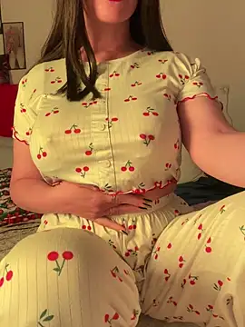 Snapshot of OnlyRima chatting on 02/03/26, 10:15 OnlyRima online show from 02/03/26, 10:15