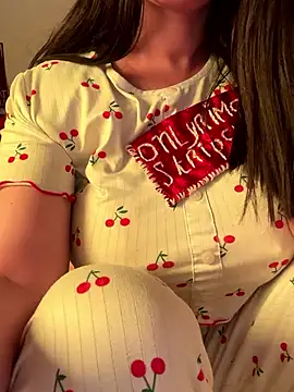 Snapshot of OnlyRima chatting on 03/28/26, 12:17 OnlyRima online show from 03/28/26, 12:17