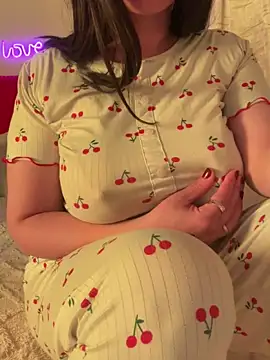 Snapshot of OnlyRima chatting on 04/02/26, 11:33 OnlyRima online show from 04/02/26, 11:33